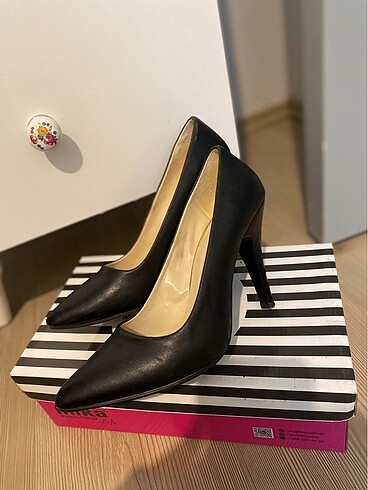 Siyah stiletto