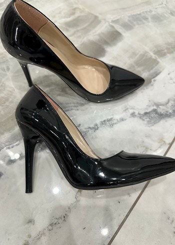 36 Beden Siyah Parlak Stiletto