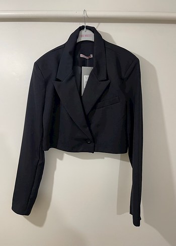 Kadın Siyah Kısa Kesim Düğmeli Blazer Ceket