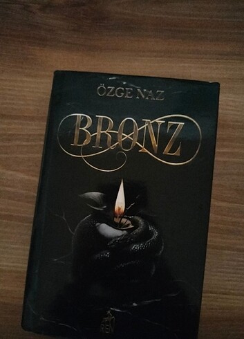 Bronz ciltli ayraçlı kitap