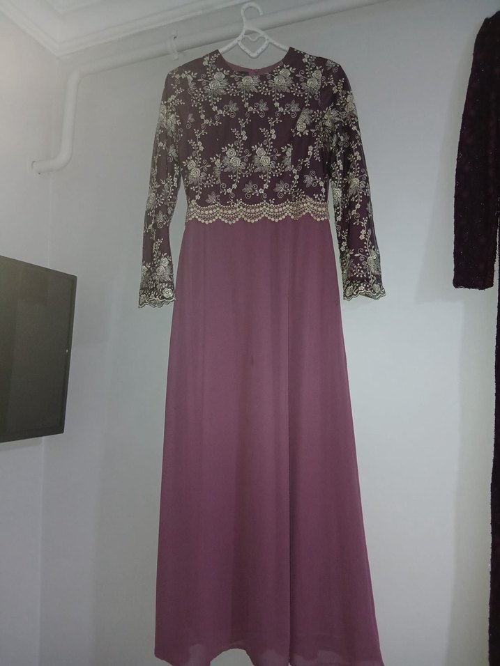 Uzun Kollu Mor Dantel İşlemeli Kadın Elbise - Görsel 3