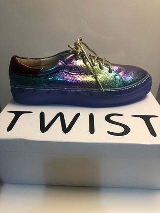 Twist Twist parlak çok renkli sneakers. Son fiyattir.