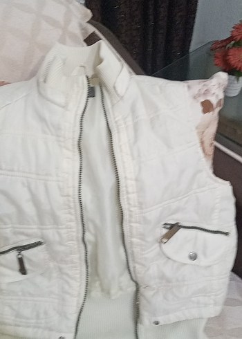 Beyaz Fermuarlı Kolsuz Mini Kadın Yelek