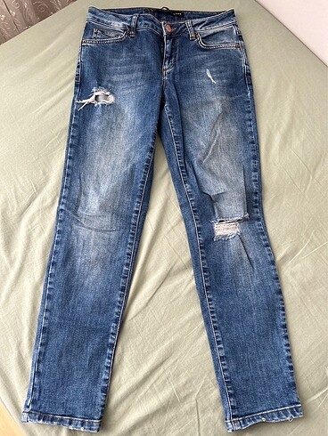 YIRTIK JEAN