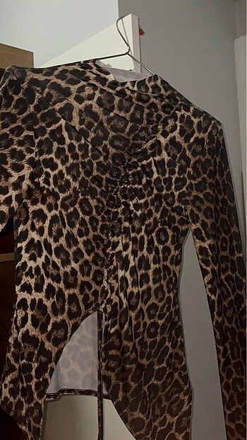 l Beden Leopar desenli crop