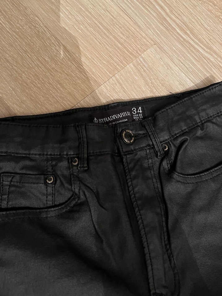 Siyah mumlu Stradivarius pantolon - Görsel 2