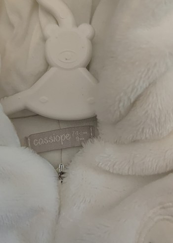 Tüylü Kapüşonlu Beyaz Kız Bebek Tulumu - Görsel 3