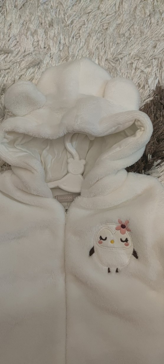Tüylü Kapüşonlu Beyaz Kız Bebek Tulumu - Görsel 2