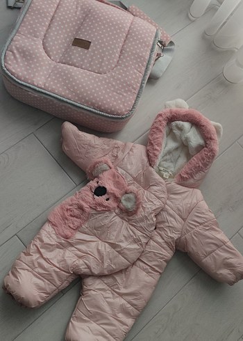 Peluş Detaylı Kapüşonlu Pembe Kız Bebek Tulumu
