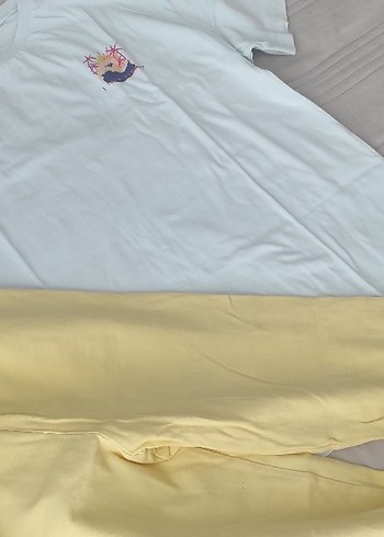 kız çocuk tişörtlü taytlı takım