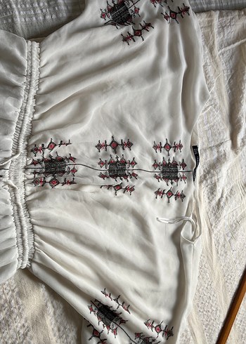 Zara Nakışlı Bohem plaj elbisesi