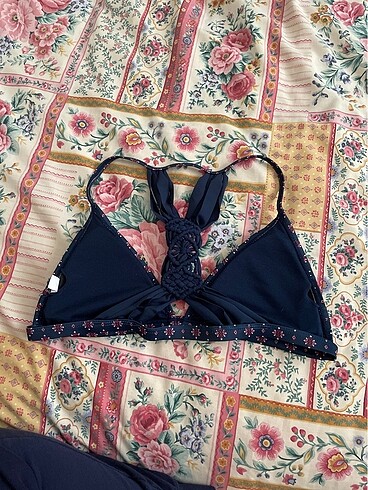  E.L.F Bikini üstü ????