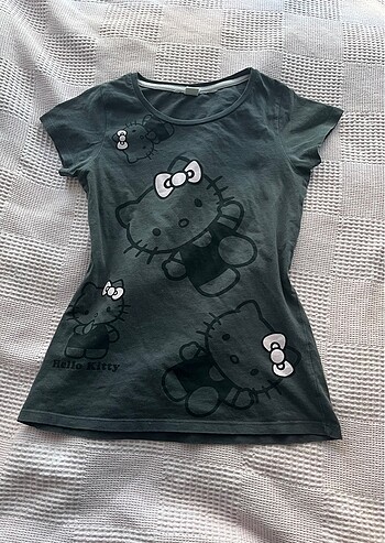 sanrio hello kitty belden oturmali tshirt