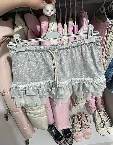 puantiyeli firfirli mini etek