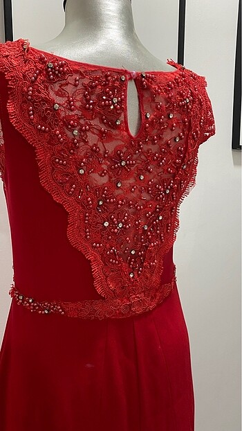 Kırmızı dantelli işlemeli abiye kınalık - Görsel 3