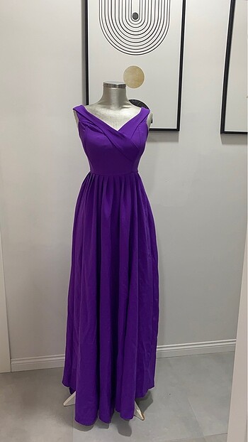 Mor yırtmaçlı abiye - Görsel 2