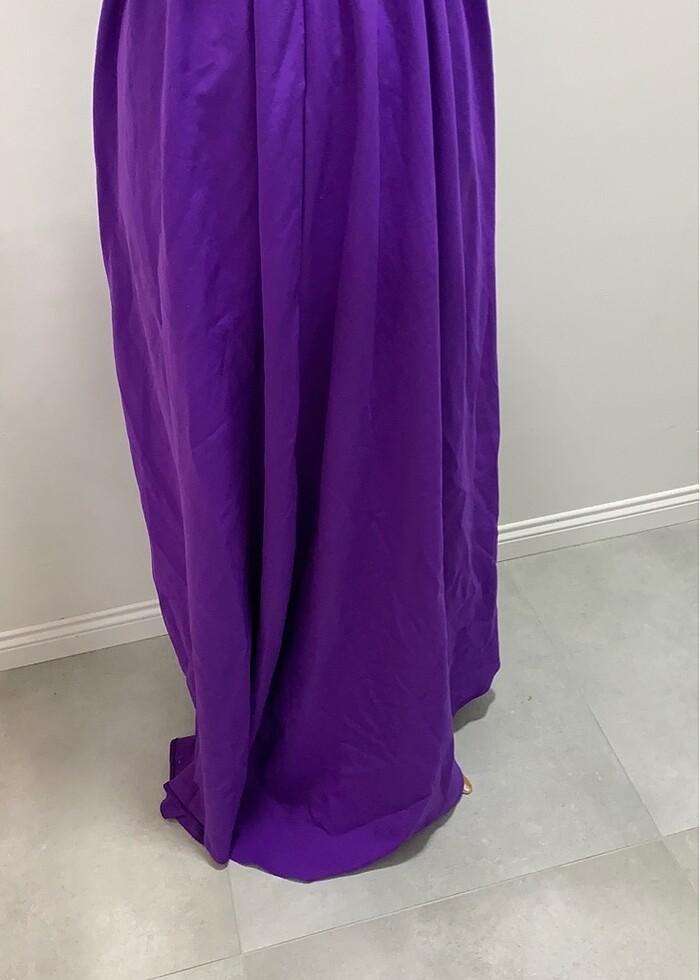 Mor yırtmaçlı abiye - Görsel 3