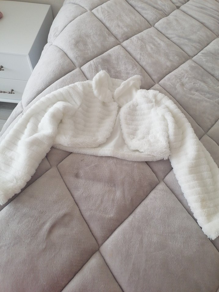 Kız Çocuk Beyaz Kürklü Bolero - Görsel 2