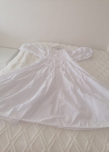 Beyaz V Yaka geniş kesim model bayan elbise