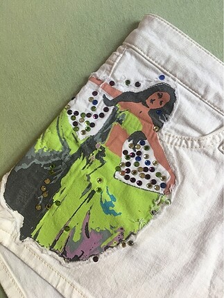 Mavi Jeans Mini beyaz şort işlemeli