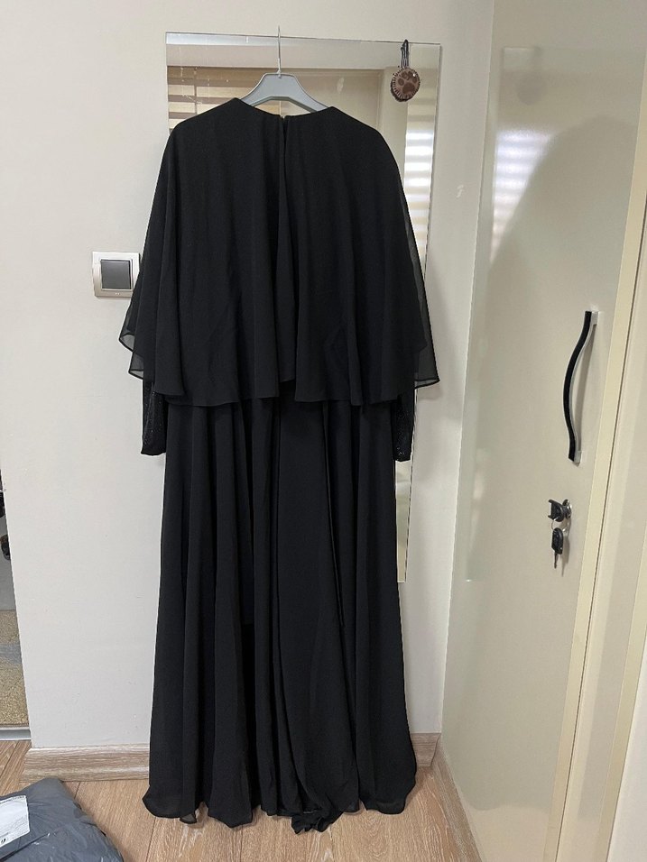 pelerinli vücut hatlarını belli etmeyen tesettür abiye - Görsel 2