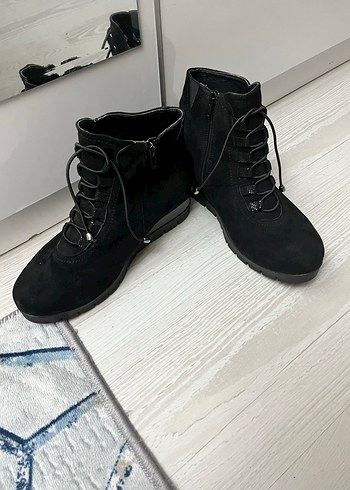 40 Beden Siyah Süet Kadın Dolgu Topuklu Bot