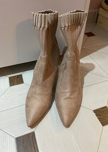 Zara Süet Pliseli İnce Topuklu Kadın Bot