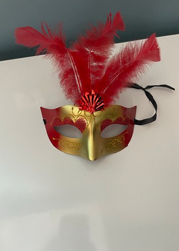 Kırmızı Altın Renkli Tüylü Kadın Maskesi - Görsel 2
