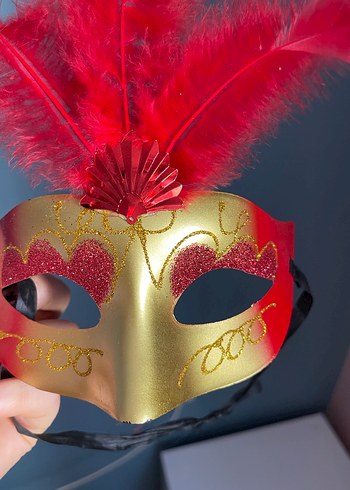 Kırmızı Altın Renkli Tüylü Kadın Maskesi - Görsel 4
