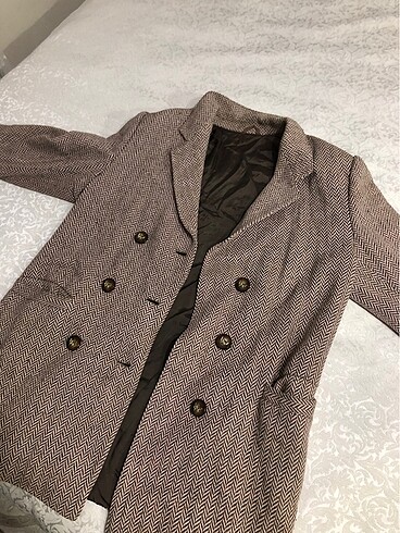 Kadın blazer ceket bedeni yazmıyor ama kalıbı oversizedir