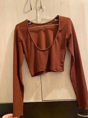 Bershka sırt dekolteli crop