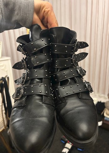 Siyah Deri Tokalı Kadın Bot - Görsel 4