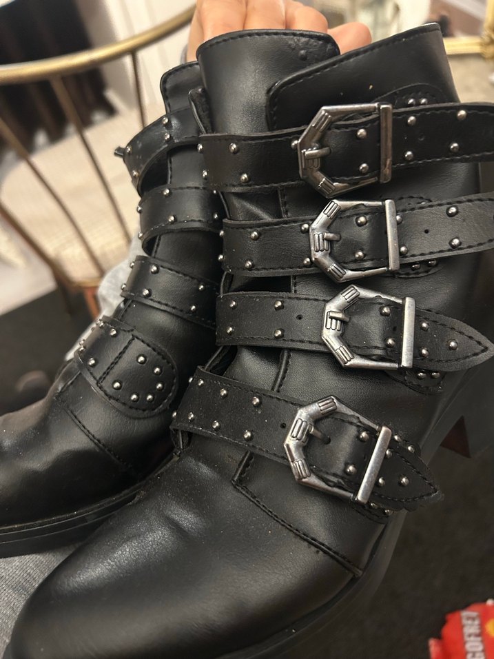 Siyah Deri Tokalı Kadın Bot - Görsel 3