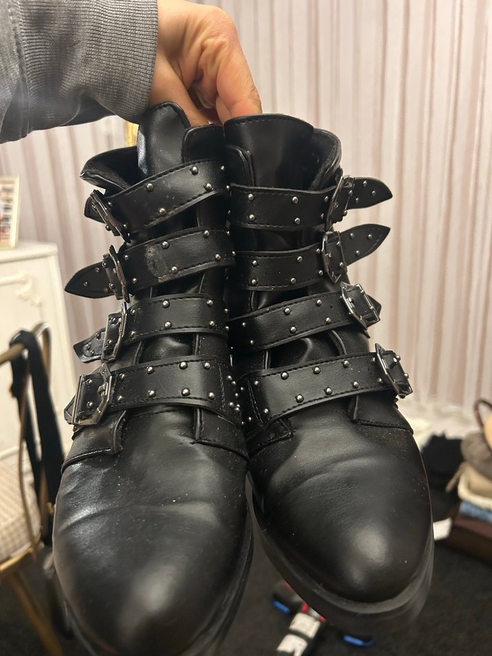 Siyah Deri Tokalı Kadın Bot - Görsel 4