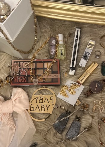 Altın Renkli Makyaj ve Aksesuar Seti - Görsel 3