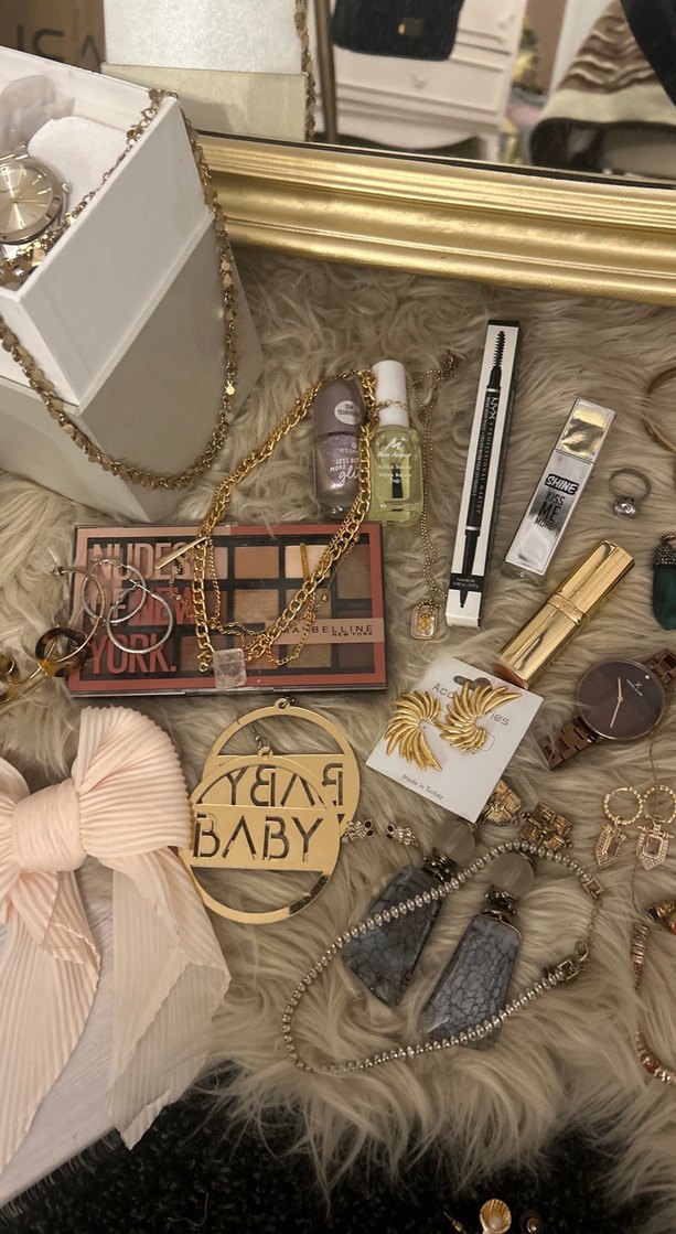 Altın Renkli Makyaj ve Aksesuar Seti - Görsel 3