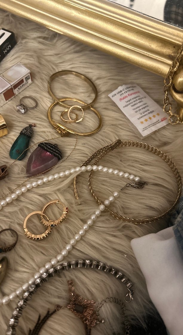 Altın Renkli Makyaj ve Aksesuar Seti - Görsel 4