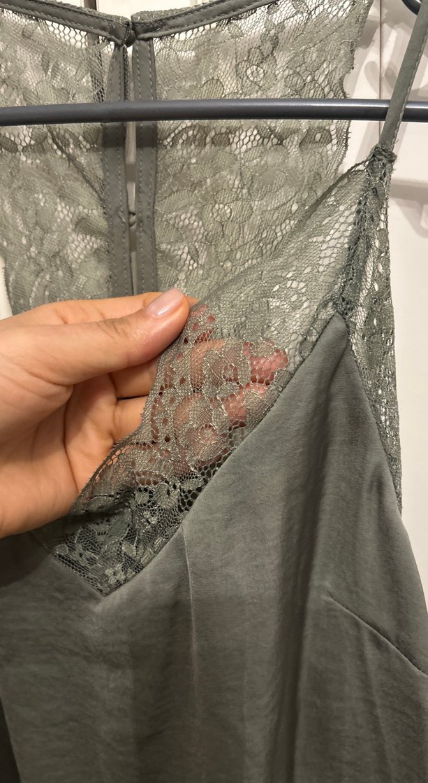 Gri Dantel Detaylı V Yakalı Kadın Atlet - Görsel 3