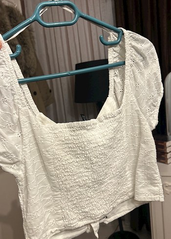 Nakışlı V Yaka Düğmeli Beyaz Bluz - Görsel 3