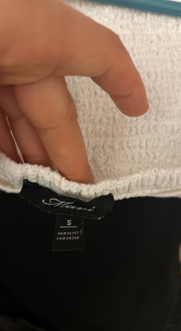 Nakışlı V Yaka Düğmeli Beyaz Bluz - Görsel 4