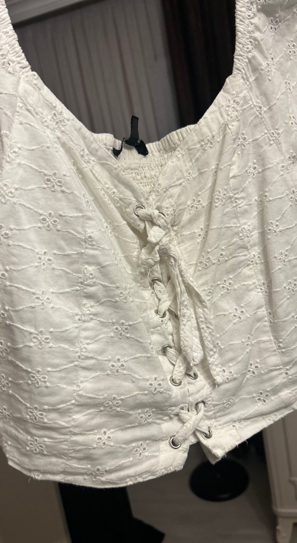 Nakışlı V Yaka Düğmeli Beyaz Bluz - Görsel 2