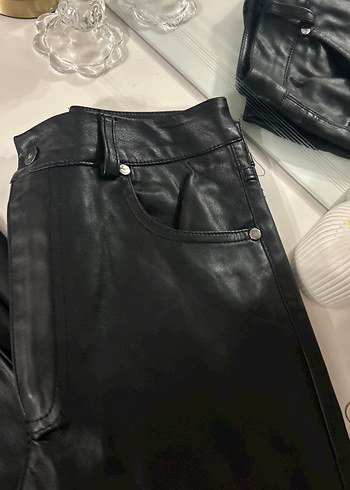 Deri Siyah Kadın Midi Pantolon - Görsel 2
