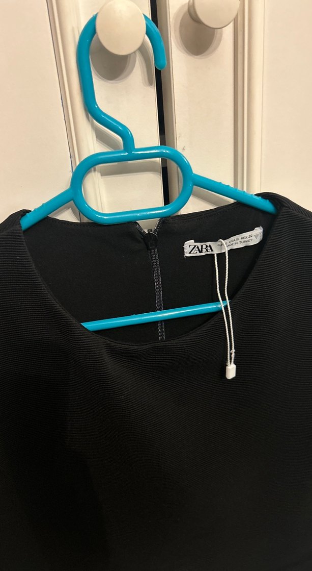 Siyah Yüksek Yakalı Kadın Crop Top - Görsel 2