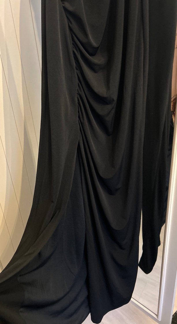 Siyah Drapeli Uzun Kolsuz Elbise - Görsel 5