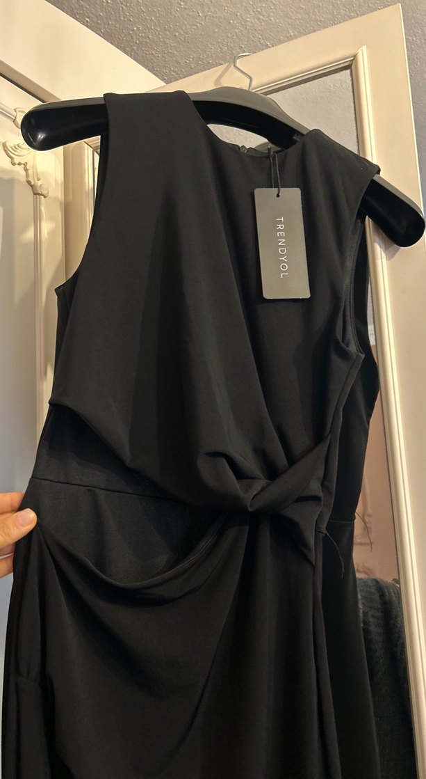 Siyah Drapeli Uzun Kolsuz Elbise - Görsel 4