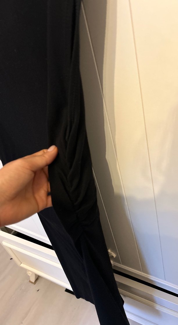 Siyah Kolsuz Yüksek Yakalı Midi elbise - Görsel 4