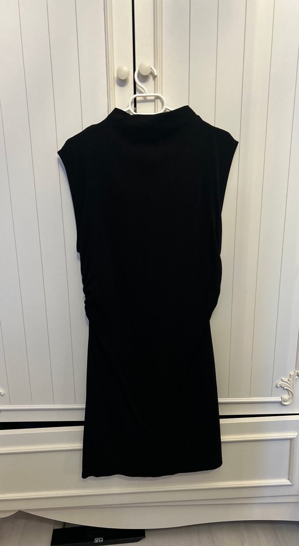 Siyah Kolsuz Yüksek Yakalı Midi elbise - Görsel 2