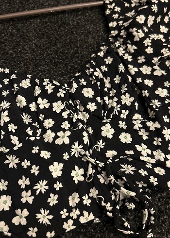 Düğmeli V Yaka Mini Çiçekli Bluz - Görsel 2