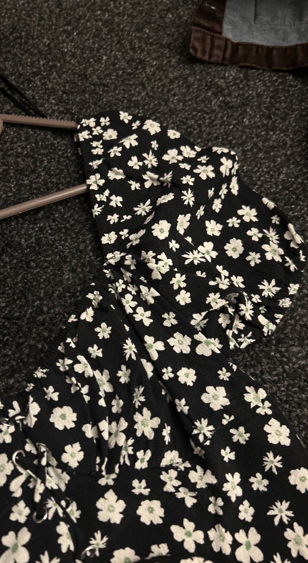 Düğmeli V Yaka Mini Çiçekli Bluz - Görsel 3