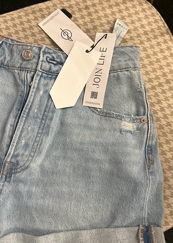 Gevşek Kesim Kısa Denim Şort - Görsel 4